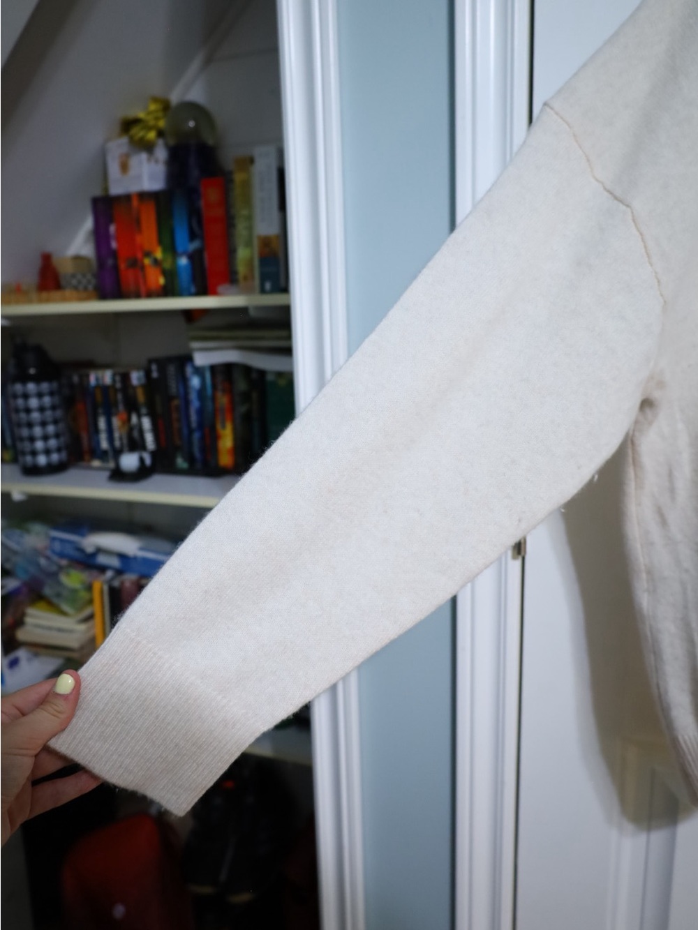 Aritzia Feather Cashmere Relaxed Crew Sweater Light Oatmeal Womens Size Large - Picture 7 of 10